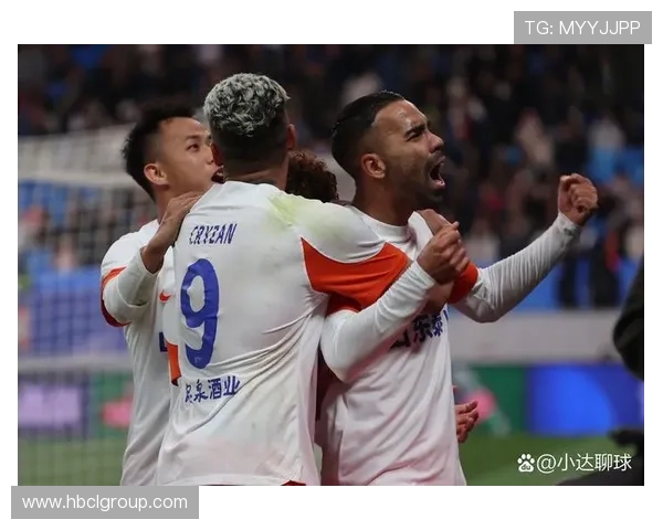 泰山与海港赛前暖场激烈摔跤对抗点燃比赛氛围